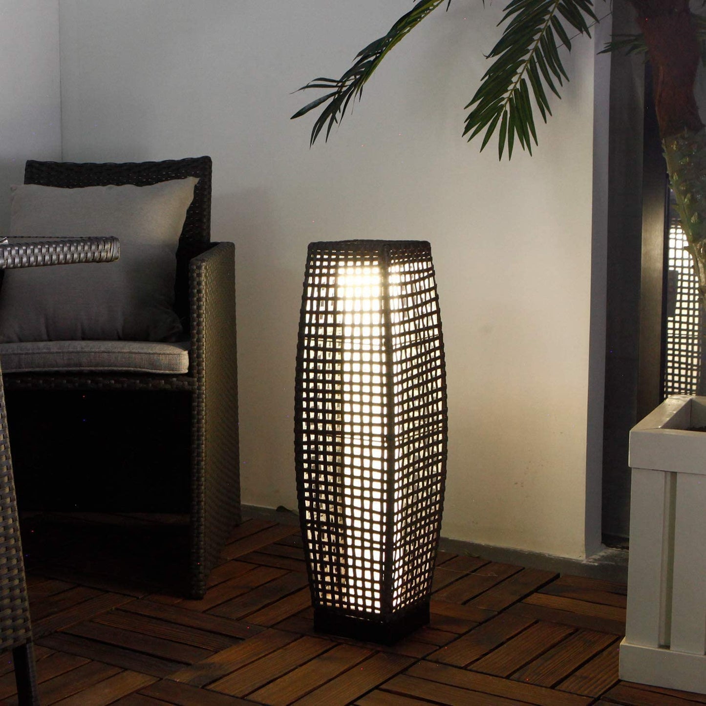 FUJI Solar-powered Woven Wicker Floor Lamp