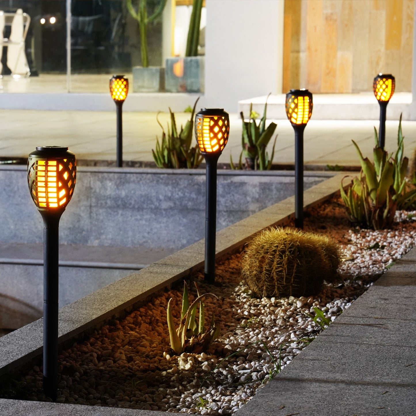 Outdoor Solar Lights, Water-Resistant Flickering Flames Torch Light, Landscape Decoration Lighting
